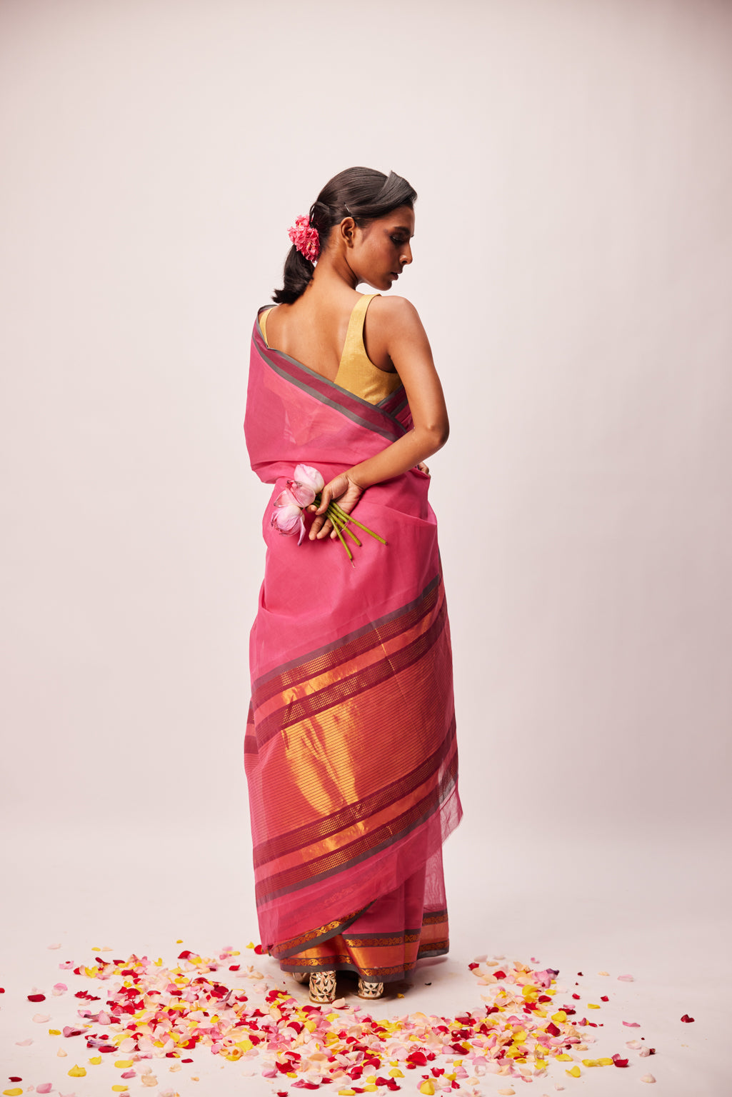 Aarohi Jamindari border cotton Saree